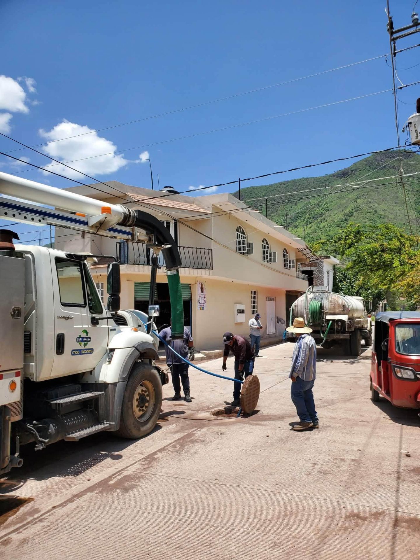EL AYUNTAMIENTO DE PAJACUARAN REALIZA TRABAJOS DE DESAZOLVE EN VARIOS PUNTOS DE LA  CIUDAD PARA EVITAR INUNDACIONES