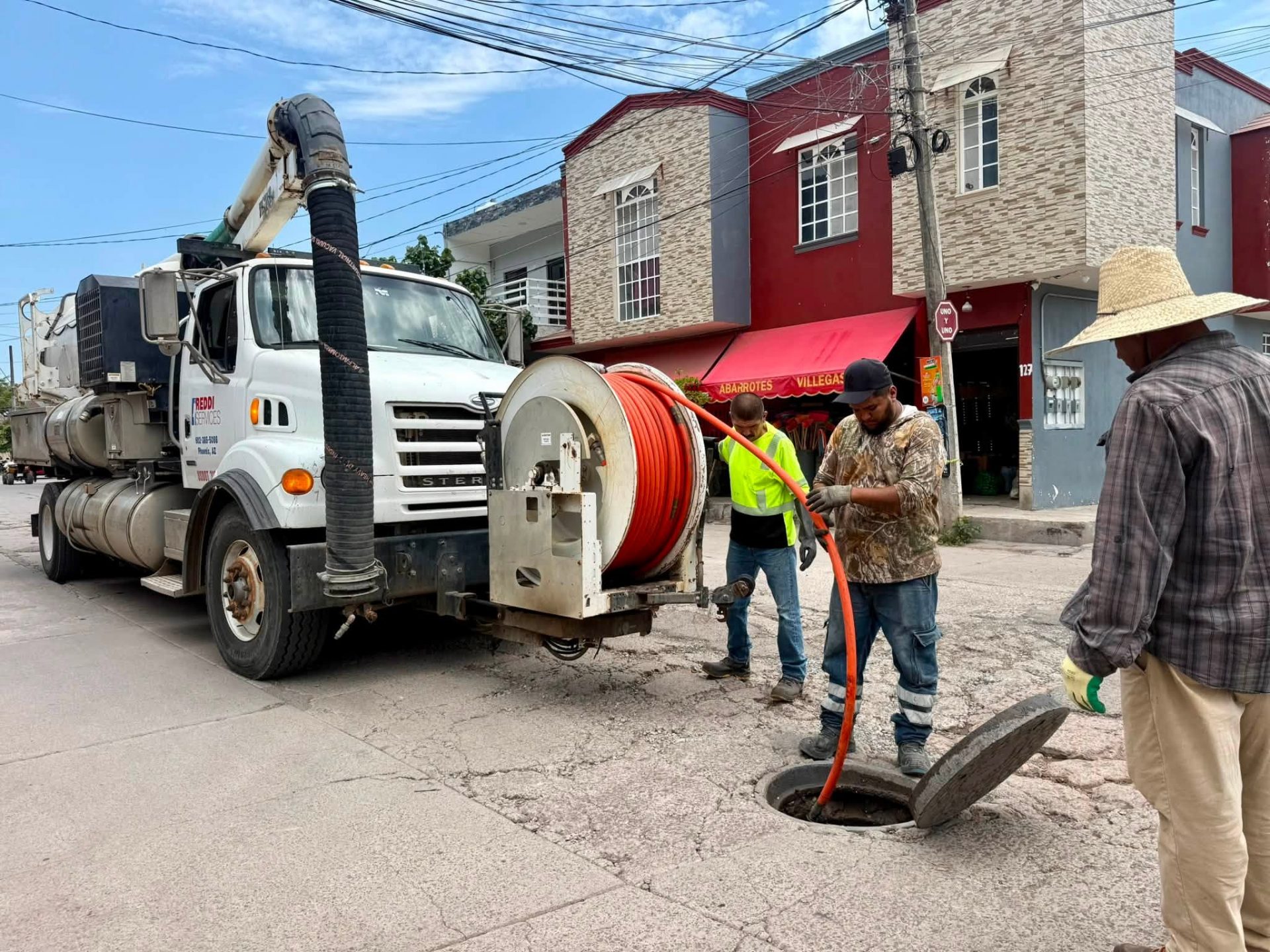 CON OBRAS Y SERVICIOS PREVENTIVOS SEGUIMOS TRABAJANDO POR UN PAJACUARÁN MÁS  LIMPIO Y SEGURO JOSÉ GONZÁLEZ