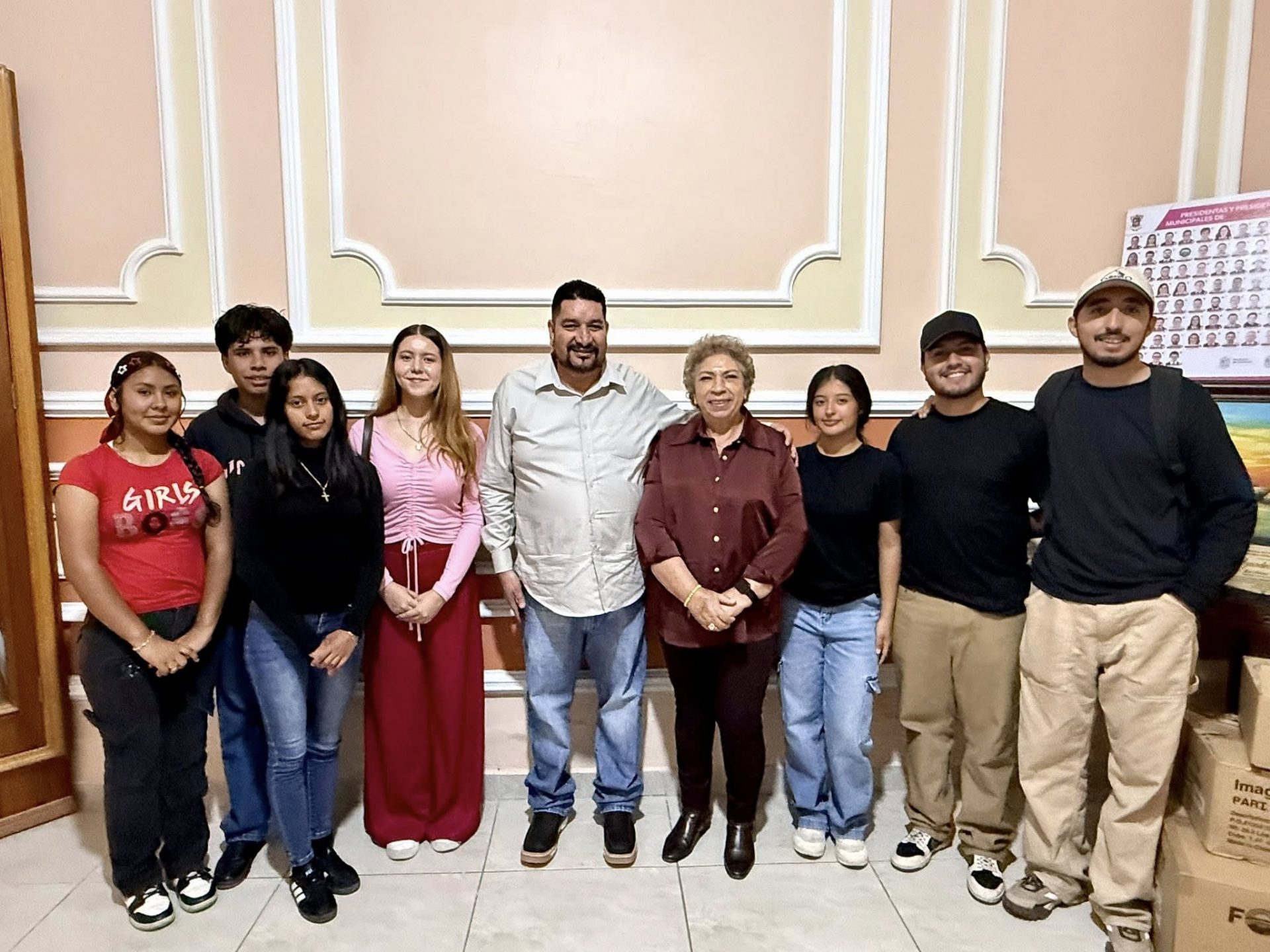 PRESIDENTE JOSÉ GONZÁLEZ FELICITA AL BALLET MODERNO FLOWP PAJACUARAN QUE GANA EL  PRIMER LUGAR ESTATAL