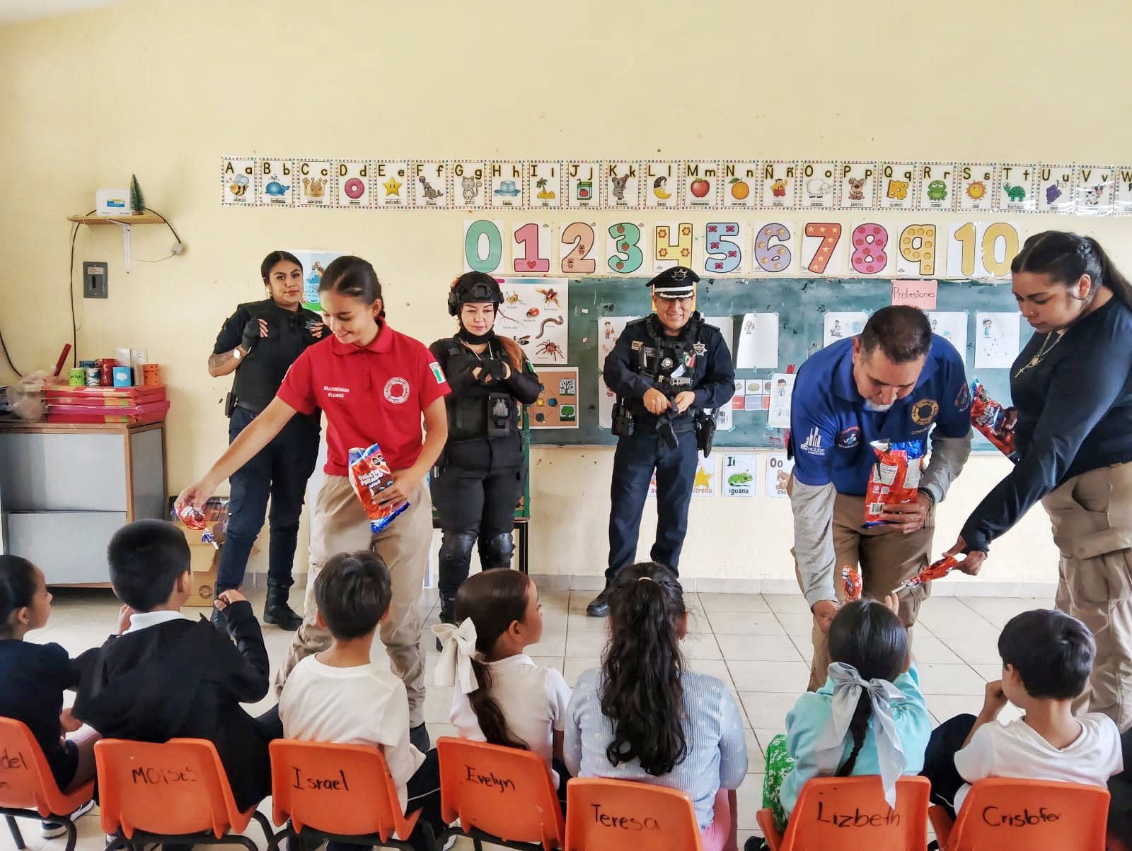 ELEMENTOS DE SEGURIDAD PÚBLICA Y PROYECCIÓN CIVIL DE VILLAMAR VISITAN PRE ESCOLAR