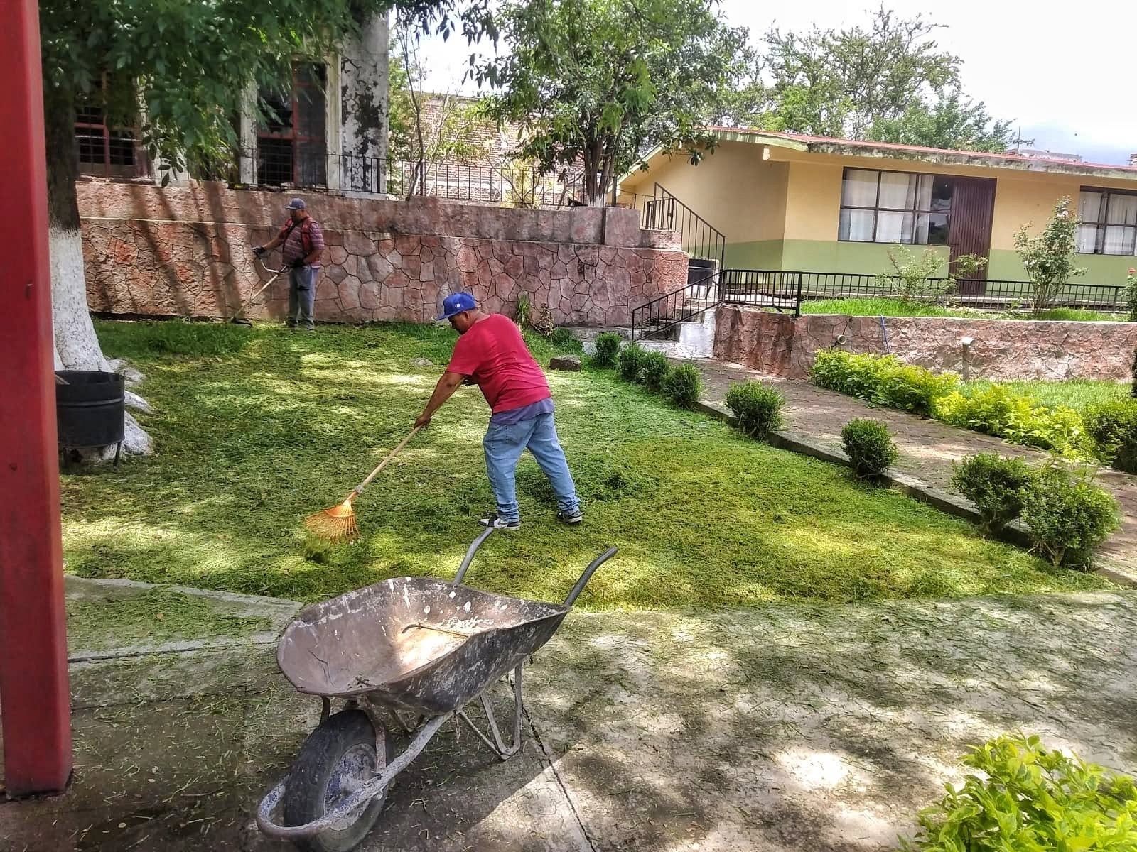 LLEVAMOS OBRAS Y SERVICIOS A LAS COMUNIDADES DE VILLAMAR FROYLAN ZAMBRANO LÓPEZ
